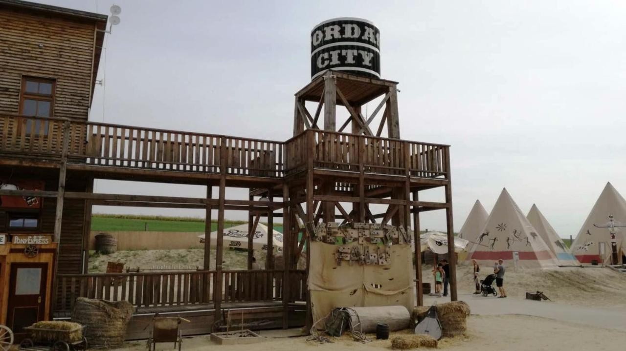 Tordas Western House Bed & Breakfast エクステリア 写真