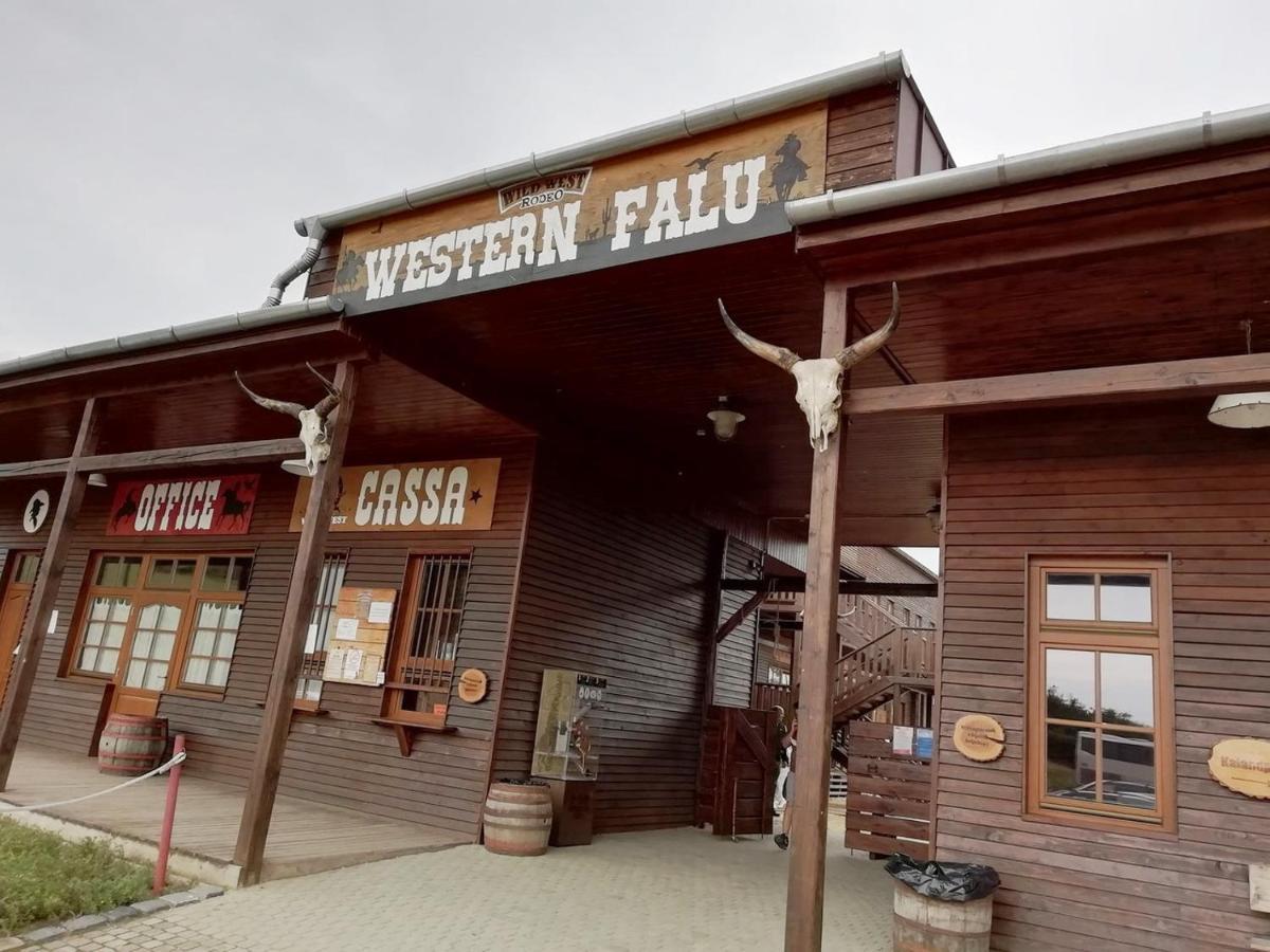 Tordas Western House Bed & Breakfast エクステリア 写真